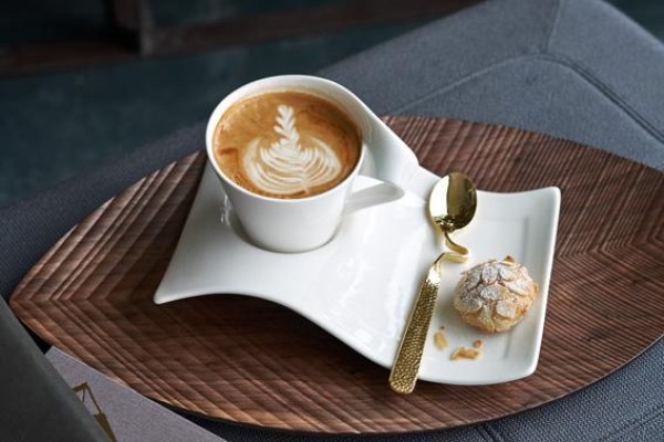 Villeroy-Boch-NewWave-Caffè-Spoon-Kaffeeloeffel-vergoldet-gedeckter-Tisch-1